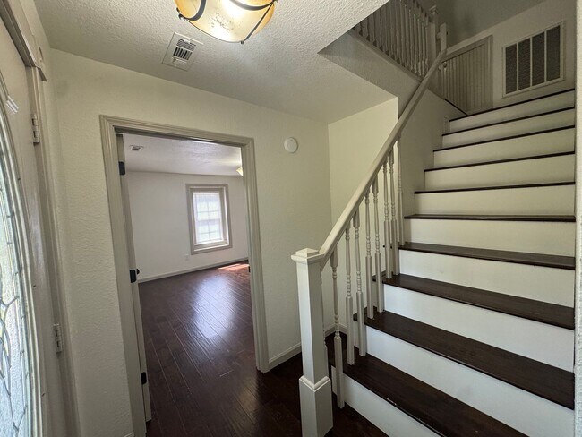 Foto del edificio - Charming 2BR Country Home on Nearly 1 Acre in Telford | Spacious Layout