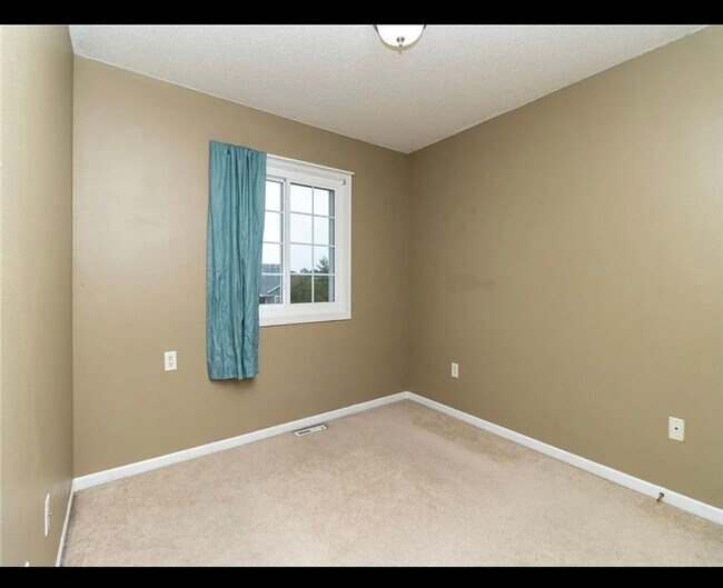 Building Photo - 3 Bedroom Single Family Home in Des Moines