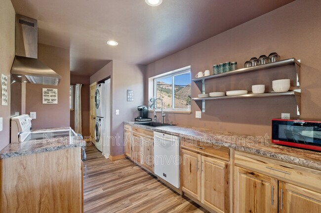 Foto del edificio - 4916 Lone Pine Dr