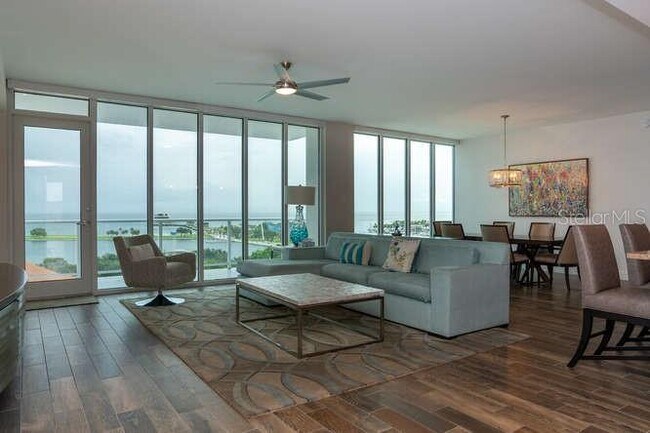 Building Photo - 176 4th Ave NE