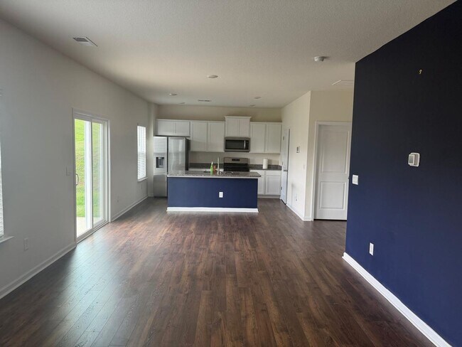 Building Photo - 915 Utopia Ln