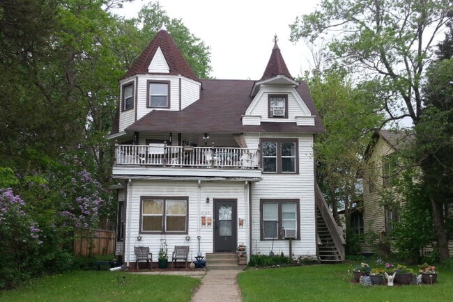 Front of the house - Unit 2 is in the back. - 4549 Lincoln Ave
