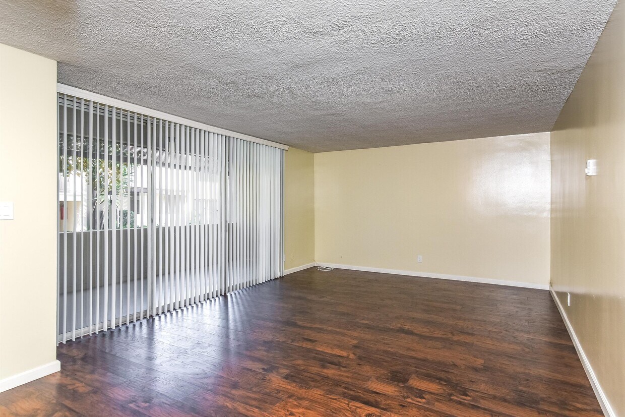 Primary Photo - 3848-3858 W 226th St