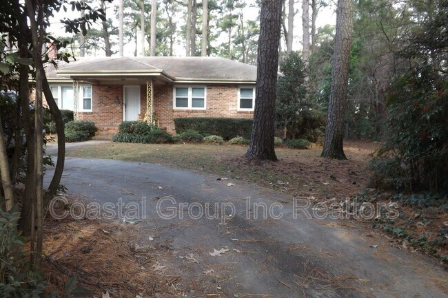 Building Photo - 4052 Shore Dr