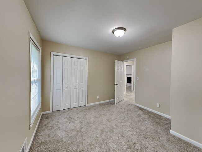 Building Photo - $1000 OFF!! Wonderful 3 Bedroom Home locat...