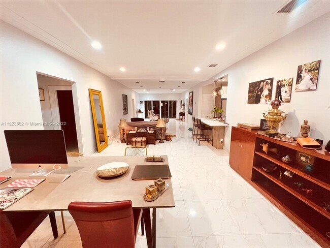 Foto del edificio - 8140 Hawthorne Ave