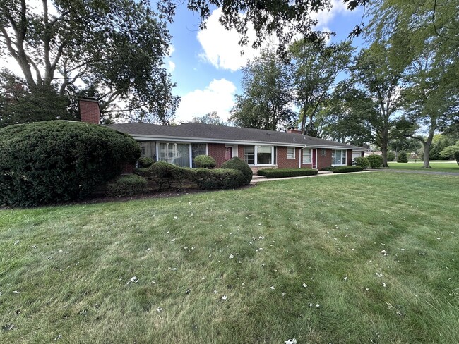 Building Photo - 2300 Landwehr Rd