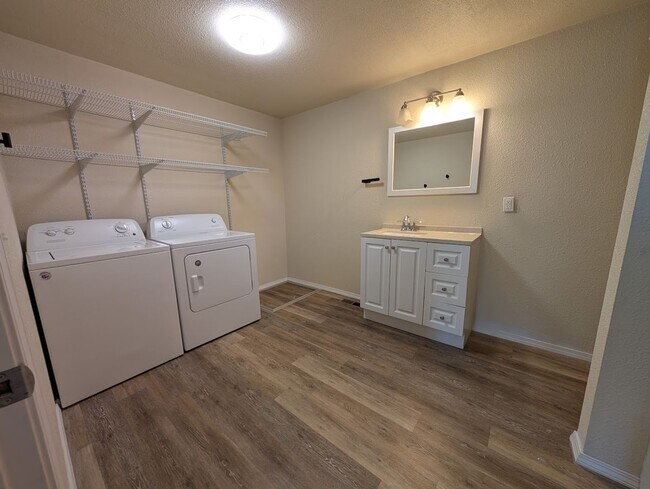 Building Photo - Pet-Friendly Clarkston House with Fenced Yard