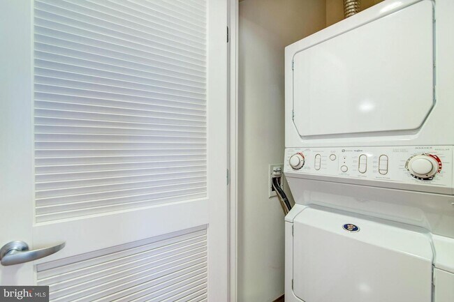 Foto del edificio - 1020 N Highland St