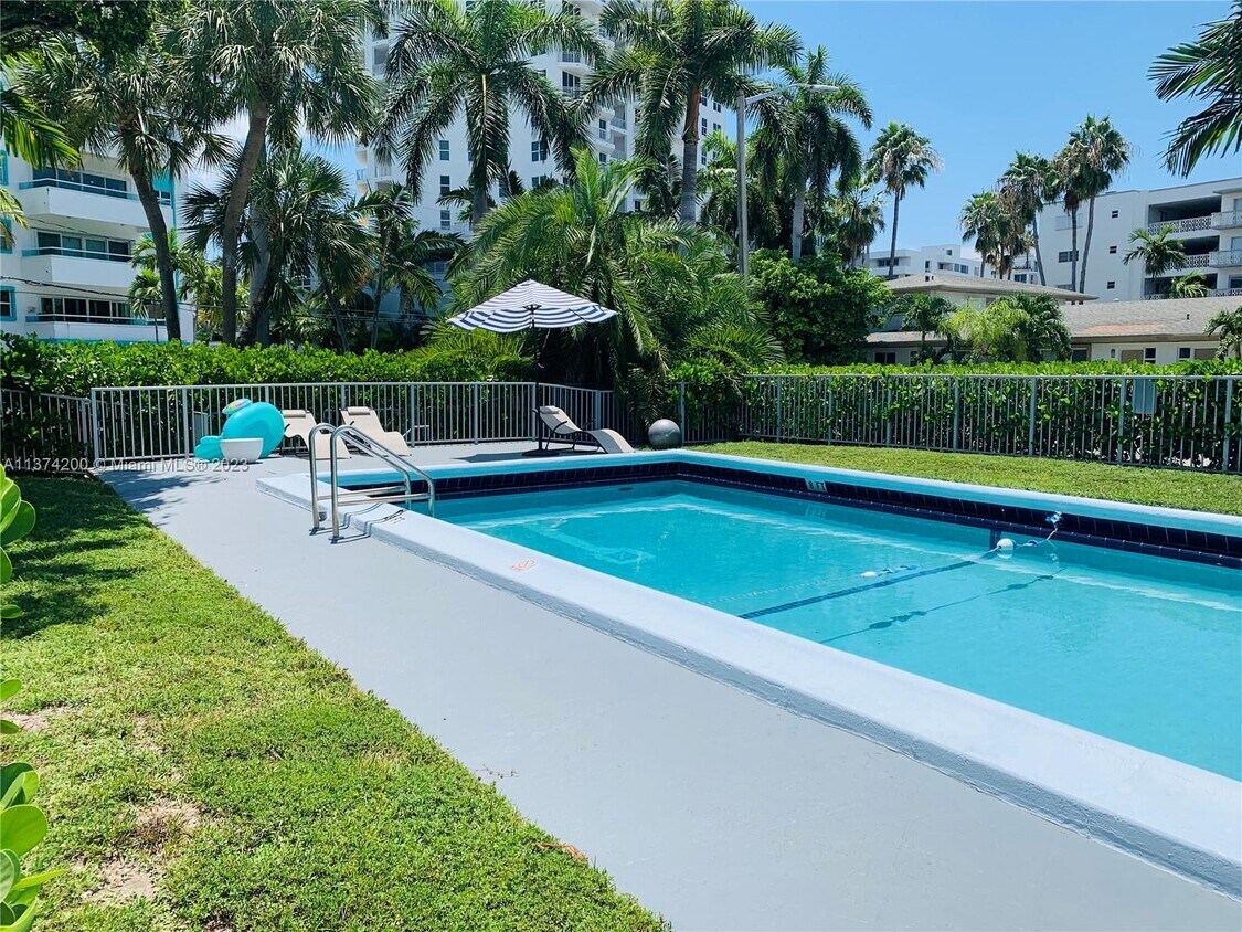 9770 E Bay Harbor Dr Unit 1S, Bay Harbor Islands, FL 33154 Room for