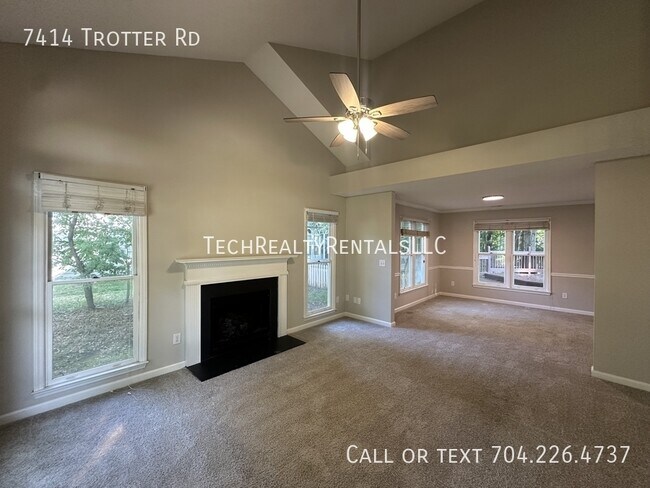 Foto del edificio - 7414 Trotter Rd