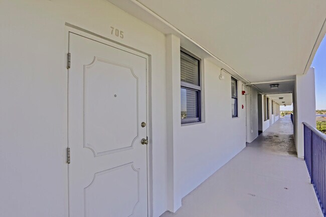 Building Photo - 3545 S Ocean Blvd