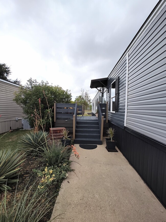 Building Photo - 3410 Parkway Dr