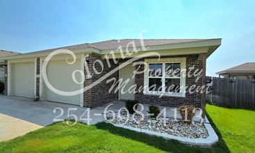 Building Photo - 3109 Ochiltree Dr