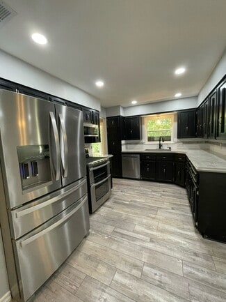 Building Photo - 106 Oak Hills Dr