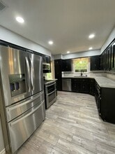 Building Photo - 106 Oak Hills Dr