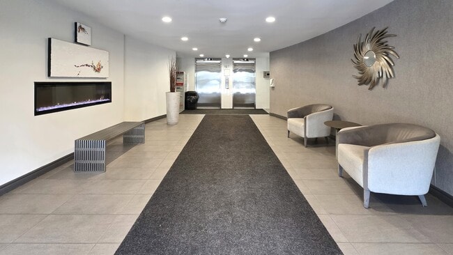 Building Photo - 560 PROUDFOOT LANE