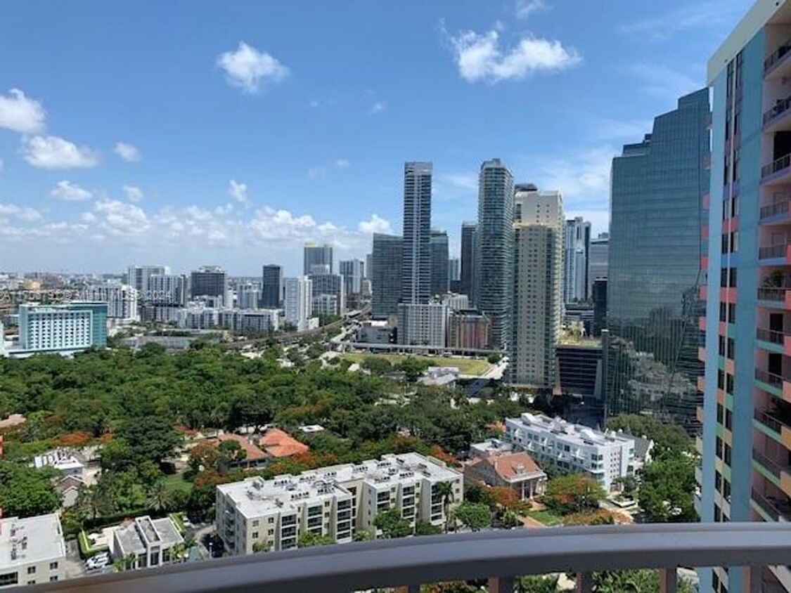 Foto principal - 1627 Brickell Ave