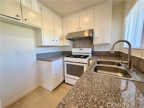 Building Photo - 660 E 6th St