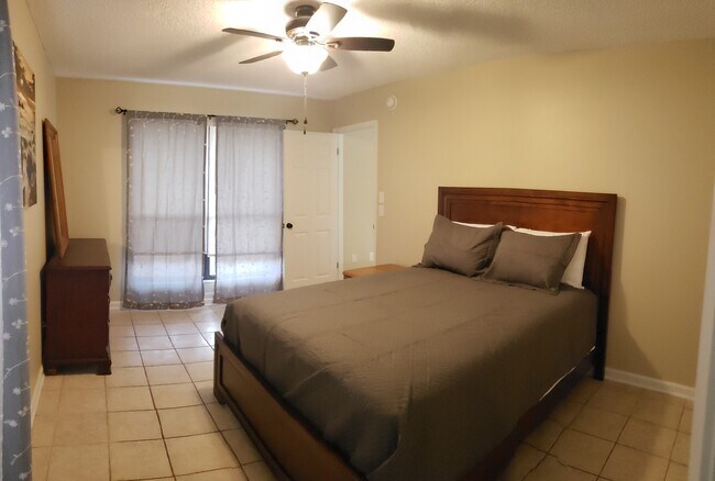 Master Bedroom - 3548 Colony Cove Trail W