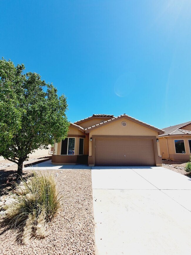 Foto del edificio - 3 bed 2 bath home in Huning Ranch. Great Yard!