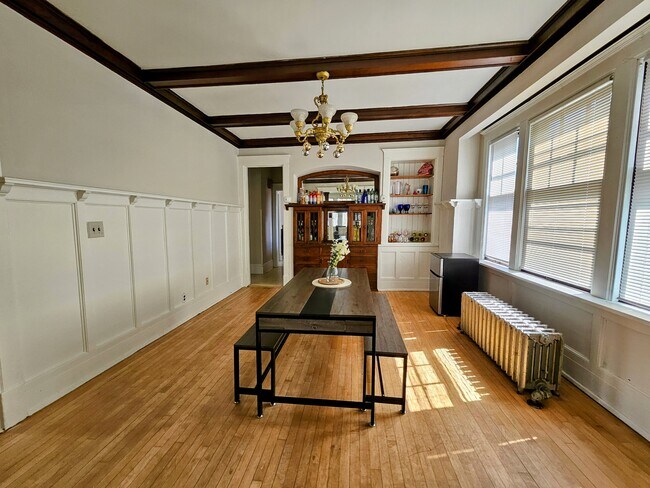 Foto del edificio - 2942 N Frederick Ave