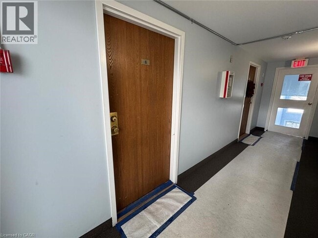 Building Photo - 3085 Kingsway Dr