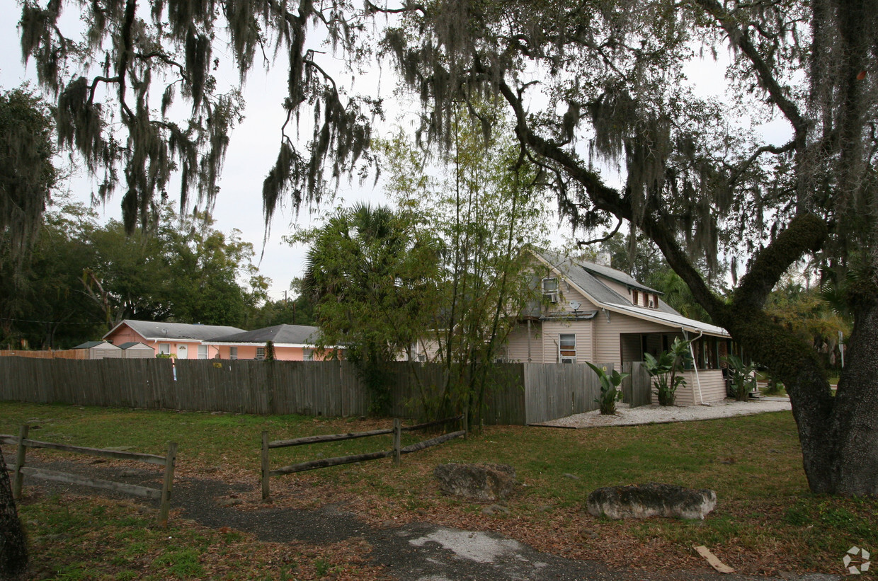 Building Photo - 1063 Manatee Ave