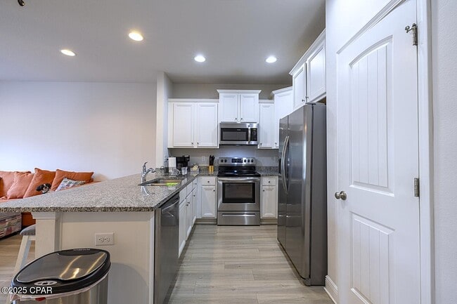 Building Photo - 1882 Pointe Dr