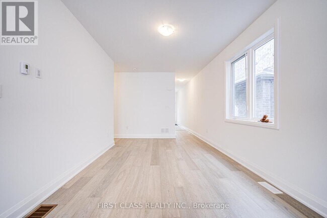Building Photo - 12 Barnyard Trl