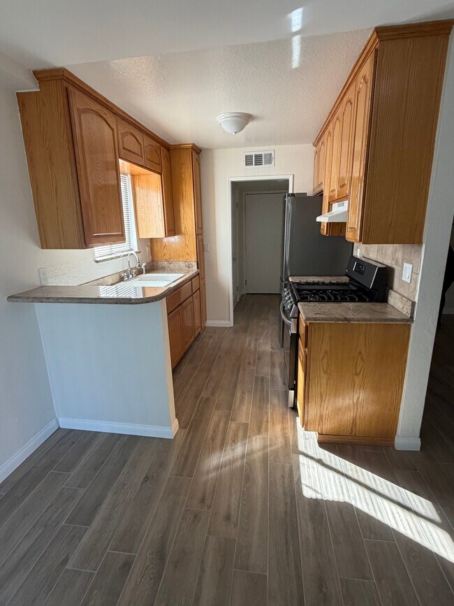 Foto del edificio - 14265 Terra Bella St