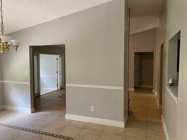 Building Photo - 3 br, 2 bath House - 584 HEATHER BRITE CIRCLE