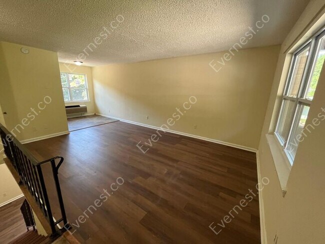 Foto del edificio - 925 Shallowford Rd
