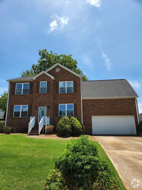 The Vineyard at Planter's Row Apartments under 2,500 Mauldin, SC 1