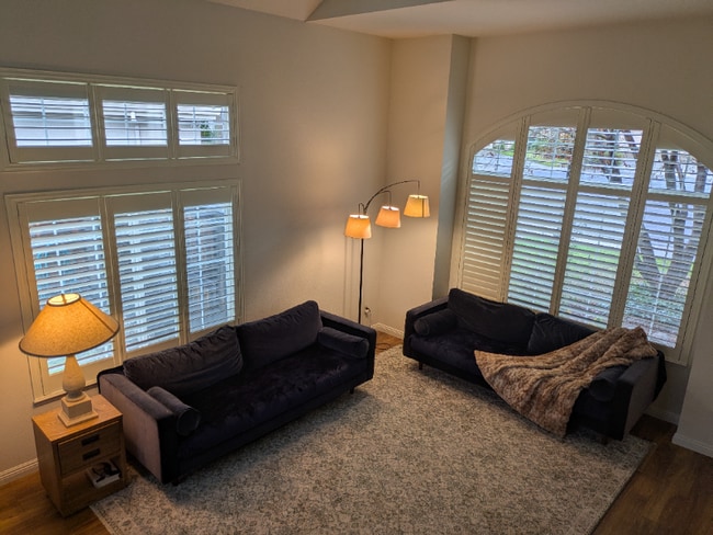 Foto del edificio - 105 Donegan Ct