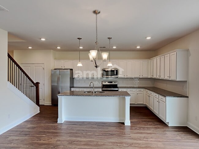 Building Photo - 1100 Amberly Wy