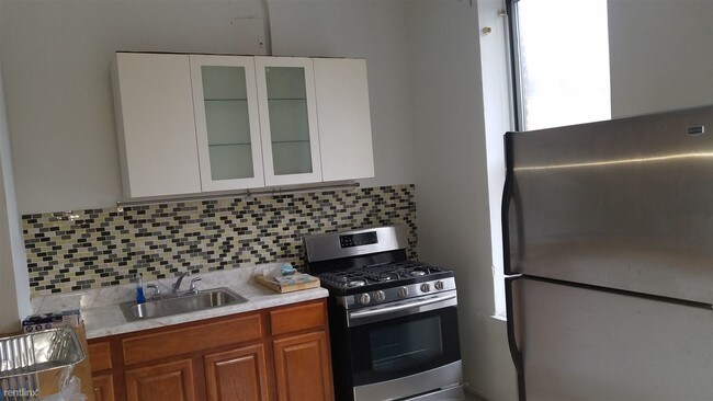 Building Photo - 2 br, 1 bath  - 31 Marcus Garvey Blvd