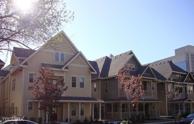 Building Photo - 2400 Thomas Ave