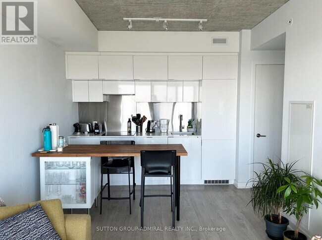 Photo du bâtiment - 185 Roehampton Ave