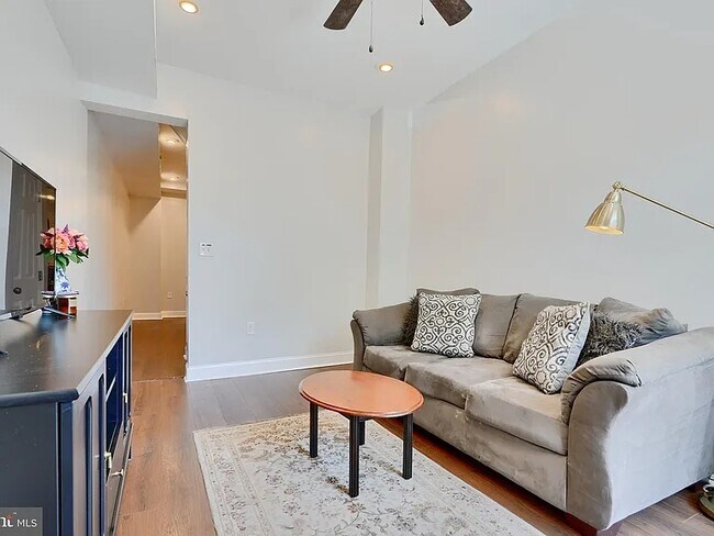 Foto del edificio - 2242 E Fairmount Ave