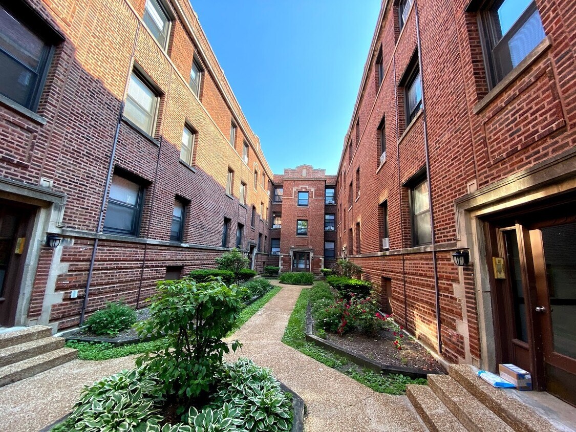Primary Photo - 931.5 W Sunnyside Ave