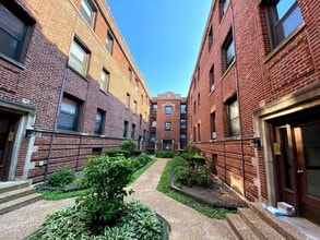 Building Photo - 931 W Sunnyside Ave