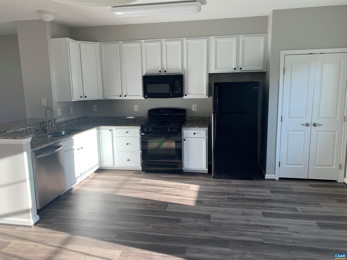 Foto del edificio - 2167 Whispering Hollow Ln