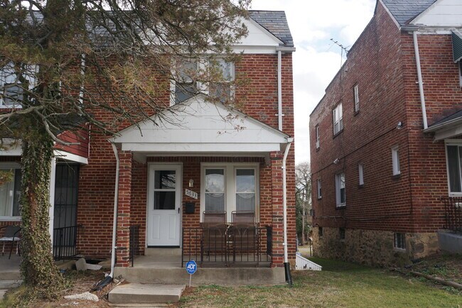 Building Photo - 5633 Ready Ave