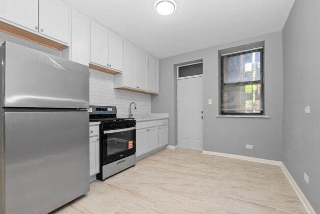 Building Photo - Two Bedroom in South Shore