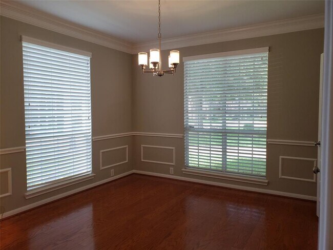 Building Photo - 7106 Glenwood Dr