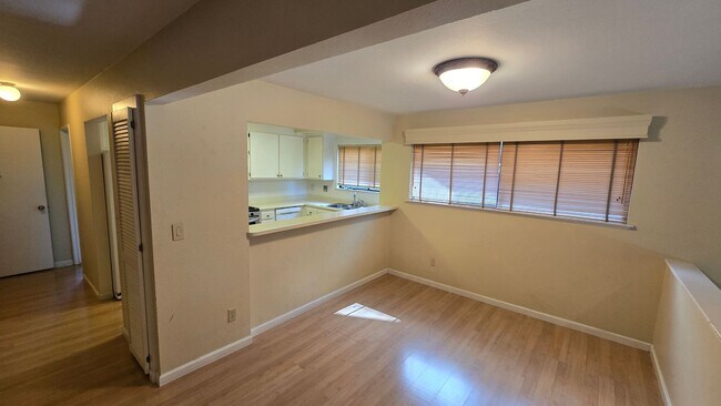 Foto del edificio - 8341 Valley View Ct