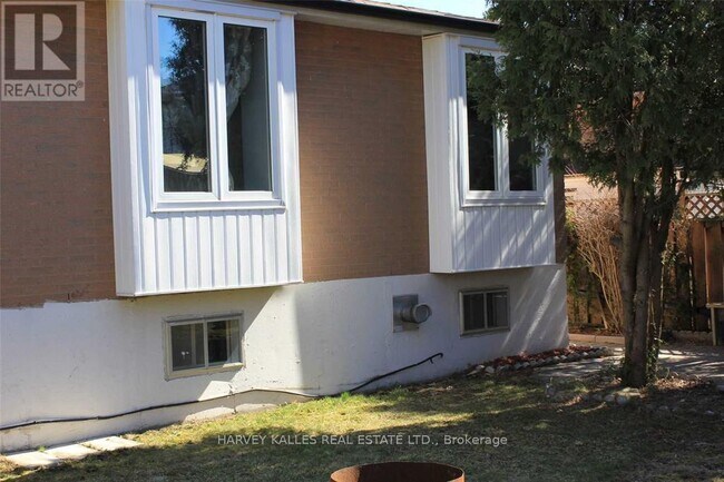 Building Photo - 102 Goldcrest Rd