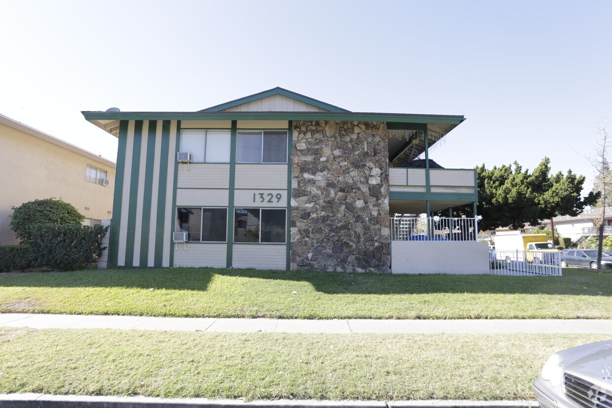 Building Photo - 1329 Fashion Ln