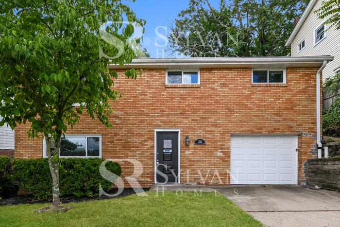 Primary Photo - Prepare to fall in love with this 3 bedroo...
